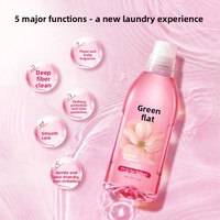 Détergent à lessive liquide Green Umbrella, 1 bouteille contenant 80% d'ingrédients aux senteurs de fleurs et de fruits, protection des couleurs des vêtements