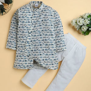 Ensemble kurta gris imprimé pour garçons avec pyjama blanc – Tenue ethnique confortable et festive, style traditionnel élégant pour enfants, idéal au quotidien - Product Image 1