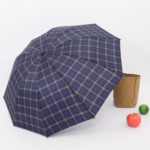 Venta al por mayor Checker Umbrellas para la lluvia plegable promocional tres paraguas de lluvia manual plegable - Product Image 4