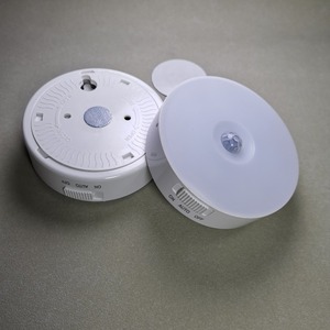 ไฟกลางคืนแบบเหนี่ยวนำร่างกายมนุษย์ ใช้แบตเตอรี่ รูปทรงกลม 8 LED ฐานแม่เหล็ก สำหรับตู้เสื้อผ้าและทางเดิน - Product Image 2