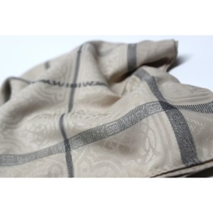 Pañuelo Cuadrado Wafa Premium de Poliéster Liso Teñido con Diseño Jacquard, 140x140 cm, Tacto Suave Similar al Algodón, Ligero - Product Image 2