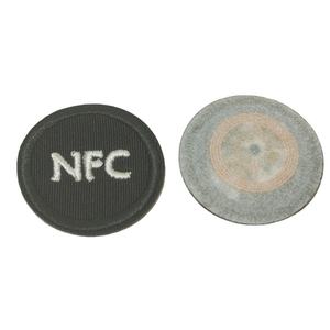 Étiquettes intelligentes NFC GSC ISO14443A 13,56 MHz à coller avec logo pour vêtements, suivi numérique des stocks et identification - Product Image 5