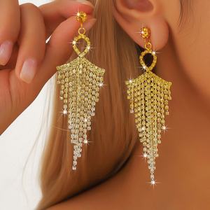 Pendientes de Borla con Diseño de Mariposa, Estilo Geométrico Femenino, de Lujo y Alta Gama, Chapados en Oro con Circonita y Cobre, Venta al por Mayor - Product Image 1