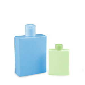 Botella vacia rellenable cuadrada de pe plastico 90 300ml  para champoo líquido locion gel de ducha con tapa flip'top - Product Image 3