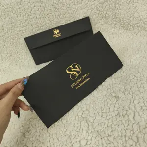 Özelleştirilmiş high-end lüks 250gsm siyah kartvizit kağıdı zarflar baskılı altın logolu kağıt zarflar