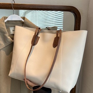 <span class=keywords><strong>Sac</strong></span> fourre-tout spacieux en PU pour femme, tendance 2025 – <span class=keywords><strong>Sac</strong></span> à bandoulière décontracté et minimaliste pour le quotidien, élégant et polyvalent - Product Image 1