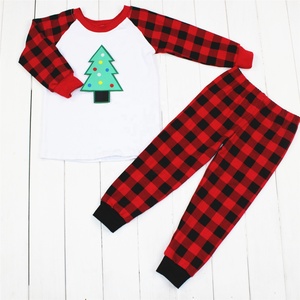 Pyjamas pour enfants en gros, ensembles pour garçons en velours brodés verts, motifs de Noël, pour le printemps et l'automne - Product Image 2