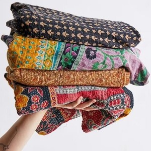Edredón Gudri Hecho a Mano 100% Algodón Puro, Estampado en Bloque, Vintage, Ecológico, Lavable, para Uso Doméstico y Hotelero, Gudri Bangali Antiguo - Product Image 1