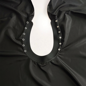 Mantella da Barbiere Impermeabile in Poliestere con Logo Personalizzato e Design OEM - Product Image 4