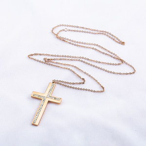 สร้อยคอจี้รูปกางเขนสแตนเลสสตีลสีโรสโกลด์ประดับเพชรแบบฝัง  สำหรับทุกเพศ  เครื่องประดับแฟชั่น ของขวัญ - Product Image 3