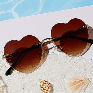 Lunettes de soleil personnalisées avec logo, style rétro, pour hommes et femmes, monture en métal, colorées, sans monture, en forme de cœur, pour femme - Product Image 3