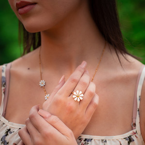 Accesorios Lindos Hipoalergénicos <span class=keywords><strong>para</strong></span> <span class=keywords><strong>Adolescentes</strong></span>, Joyería Delicada de Acero Inoxidable, Anillo Ajustable de Flor Blanca <span class=keywords><strong>para</strong></span> <span class=keywords><strong>Niñas</strong></span> - Product Image 1
