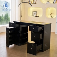 Table de manucure professionnelle avec aspirateur intégré et rangement pour technicien(ne)