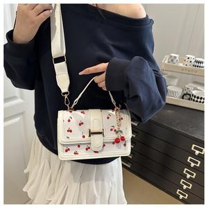 Bolso de Mano Moderno y Bonito con Estampado de Cerezas, Bolsos Cruzados de Piel Sintética para Mujer con Colgante de Cereza - Product Image 5