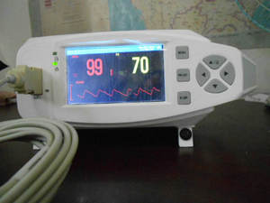 Moniteur de signes vitaux en plastique recyclé pour équipement de diagnostic vétérinaire, écran 4,3 pouces pour la pression artérielle et la saturation en oxygène - Product Image 2