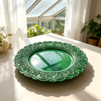 Luxuriöser Kunststoff-Platzteller 13 Zoll Pulverbeschichtet Gewebtes Knotenmuster Geprägter Wellenrand Elegantes Rosa Design für Hochzeit und Feiern