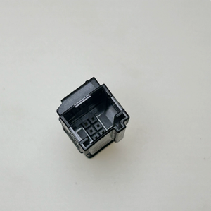 موصل كهربائي أصلي للسيارات بـ 6 دبابيس مع غطاء وحزمة أسلاك - رقم القطعة 1379118-1 - Product Image 1