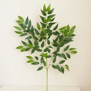 シミュレートされたElaeagnus angustifoliaは屋内の花の装飾品を残します緑の植栽ガジュマルの木造花