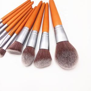 Set di 10 Pennelli per Trucco con Manico in Legno, Strumenti di Bellezza per Fondotinta, Ombretto e Blush Personalizzati - Product Image 5