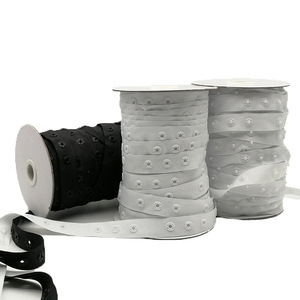 Bande de boutons-pression ronds à dos plat 100 % polyester sans nickel pour vêtements - Product Image 2