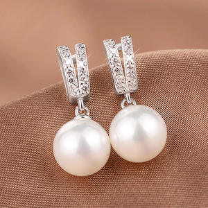 Pendientes de Perlas Akoya Blancas E1116, Perlas Cultivadas Redondas AAA, Joyería Clásica de Boda para Mujer, Engaste de Canal en Oro de 18K - Product Image 4