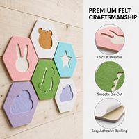 Lot de 10 tuiles murales hexagonales en feutre autocollantes pour tableau d'affichage, avec formes mignonnes et épingles, pour photos et mémos