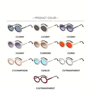 <span class=keywords><strong>De</strong></span> diamantes <span class=keywords><strong>De</strong></span> imitación <span class=keywords><strong>De</strong></span> <span class=keywords><strong>lujo</strong></span> gafas <span class=keywords><strong>De</strong></span> Sol <span class=keywords><strong>De</strong></span> las mujeres oval diamante bling gafas <span class=keywords><strong>De</strong></span> Sol <span class=keywords><strong>De</strong></span> la marca <span class=keywords><strong>De</strong></span> moda mujer tonos redondo oculos <span class=keywords><strong>De</strong></span> Sol - Product Image 4