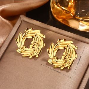 Pendientes Geométricos Exagerados con Forma de Corazón, Fruta y Flor para Mujer, de Acero Inoxidable, Modernos, para Fiesta, Chapados en Oro de 14K, Hechos a Medida - Product Image 4