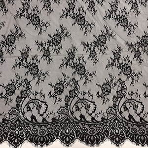 Tessuto in Pizzo Chantilly Francese Nero con Ricamo Floreale per Abiti LT20484 - Product Image 1