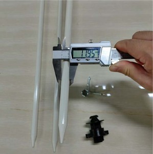 Bulk levering herbruikbare elektrische glasvezel paalpalen wit 3/8" anti-corrosie zonwering scherpe punt uiteinde tijdelijk gebruik op de boerderij - Product Image 3