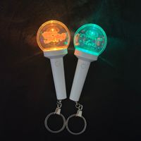 Vente en gros de lampes à main lumineuses en acrylique personnalisables et créatives, pendentifs, mini bâtons lumineux pour concerts, porte-clés
