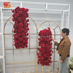 พรมดอกกุหลาบประดิษฐ์สีแดงสำหรับตกแต่งงานแต่งงาน งานฝีมือสไตล์โรแมนติกชวนฝัน - Product Image 2