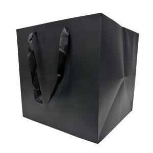 Bolsas de Regalo de Papel Reciclado Biodegradables Ecológicas de Lujo Personalizadas al por Mayor con Logotipo para Envasado de Alimentos, Jabón de Hotel, Ropa - Product Image 2