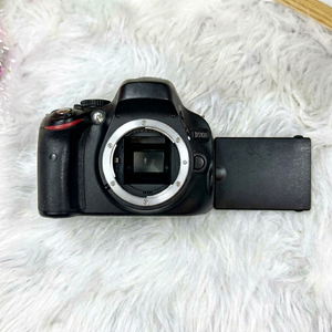 Appareil photo abordable Nikon D5100 format APS-C, modèle d'entrée de gamme pour l'enregistrement quotidien et la photographie de famille - Product Image 1