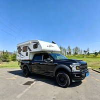 Camper de pick-up tout-terrain à panneaux sandwich rigides Cabover pour aventure de camping 4x4 pleine grandeur
