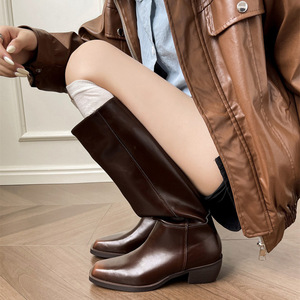 Bottes d'équitation montantes pour femme, style rétro patiné, à bout carré et talon épais, à plateforme, coupe ajustée, style britannique, pour mollets larges - Product Image 3