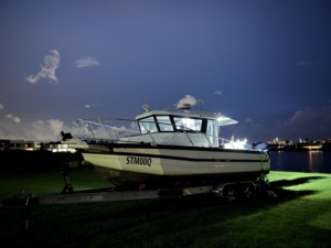 Bateaux de pêche en aluminium de 7,5 m (25 pieds) avec cabine compacte style promenade, cabine de conduite avant et remorque pour la pêche touristique - Product Image 6