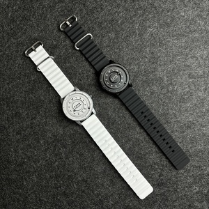 Montre à quartz pour homme Sabr personnalisée de luxe, sportive, en acier inoxydable noir, chiffres arabes, bracelet en silicone gradué avec perles magnétiques - Product Image 4