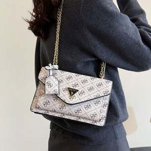 Sac à main Crescent tendance 2025, sac à bandoulière à fleurs anciennes, sac sous le bras pour femmes - Product Image 1