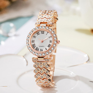 Orologio <span class=keywords><strong>da</strong></span> <span class=keywords><strong>Donna</strong></span> al Quarzo di Lusso alla Moda, Stile <span class=keywords><strong>Vintage</strong></span> Semplice con Quadrante Romano e Diamanti, con Bracciale in Lega - Product Image 4