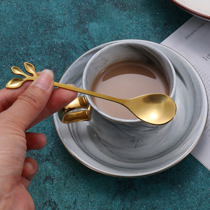 ชุดช้อนส้อมสแตนเลสเคลือบทองหรูหรา, ที่คนกาแฟน้ำผึ้งดีไซน์สร้างสรรค์, ส้อมผลไม้ขนาดเล็กสำหรับของขวัญ - Product Image 2