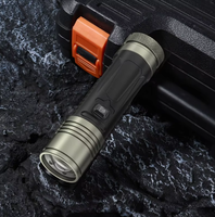 Lampe torche tactique LED 2000 lumens Xhp360 30W avec portée de faisceau de 500 à 600 m, étanche IP55, rechargeable pour le camping