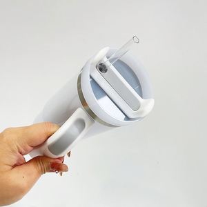 Paquete de 25 Vasos Térmicos de Viaje de 40 oz, Blancos Brillantes, Aislados al Vacío, para Sublimación, con Tapa y Pajita - Product Image 2