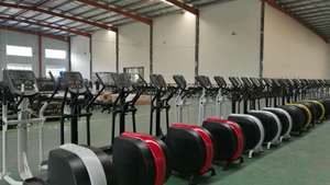 Équipement de fitness commercial et de studio : Appareil <span class=keywords><strong>elliptique</strong></span> silencieux et robuste pour la gym, machine Spacewalk - Product Image 6