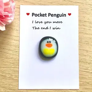 Etsy hadiah kaca Hug Penguin saku kecil baru dengan kartu ucapan pelukan Penguin kantung kecil