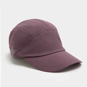 Casquette classique à six panneaux en coton teint en pièce avec visière plate et broderie minimale, conçue pour homme, d'inspiration rétro, pour un usage quotidien. - Product Image 6