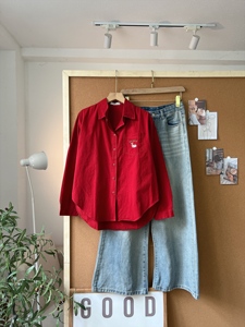 Camisa de Manga Larga para Mujer A468, de Algodón Estructurado Color Caqui, con Bolsillos Bordados, Blusa Casual de Color Sólido - Product Image 2