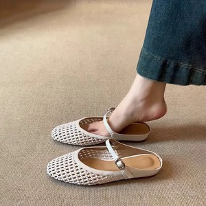 Sandalias Mary <span class=keywords><strong>Jane</strong></span> de piel de oveja transpirables con diseño hueco para mujer 2026, de primavera-verano, con punta cerrada, media tira y talón abatible antideslizante. - Product Image 1
