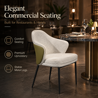 Moderne Bouclé stoffen eetkamerstoel met omhullende rugleuning, olijfgroene accentpaneel, metalen poten, geschikt voor restaurant, hotel, café.