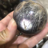 Vente en gros de sphères de pierre de lune noire naturelle de haute qualité avec un bon éclat, boule de quartz de guérison pour la décoration